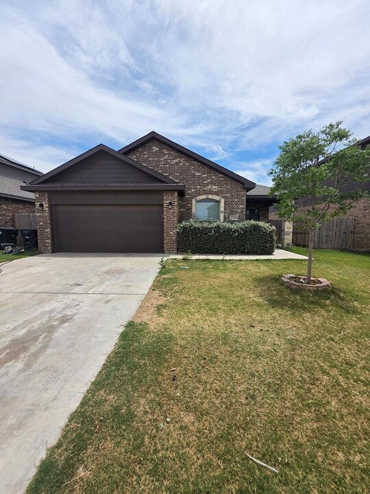 7338 W Pile Ranch Rd in Odessa, TX - Building Photo
