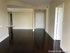 2501 Douglas Rd-Unit -702 in Miami, FL - Building Photo - Building Photo