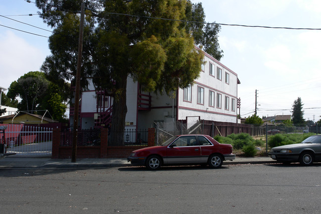 2813-2817 Calvin St in Redwood City, CA - Building Photo - Building Photo