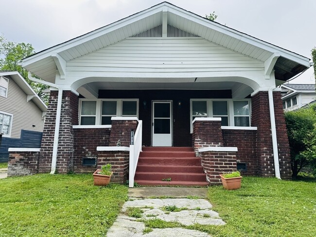 property at 2812 Linden Ave