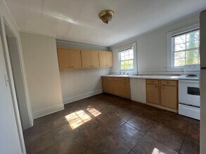 2110 S Lumpkin St in Athens, GA - Building Photo - Building Photo