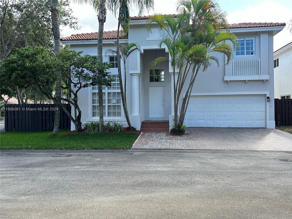 11226 NW 59th Terrace in Doral, FL - Building Photo