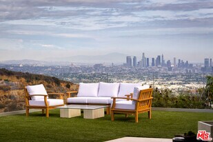 2110 Hercules Dr in Los Angeles, CA - Building Photo