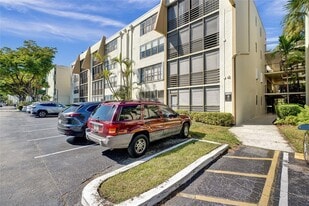 20441 NE 30th Ave, Unit 112-9 in Miami, FL - Building Photo