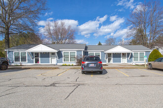 Golden Village in Saco, ME - Foto de edificio - Building Photo