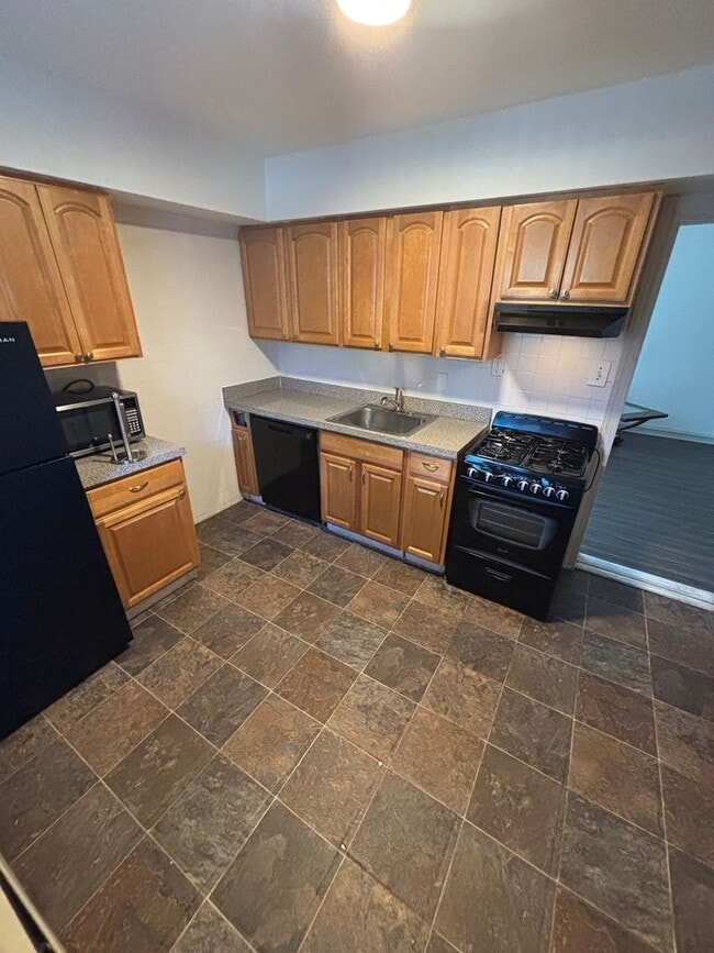 property at 2817 W Queen Ln