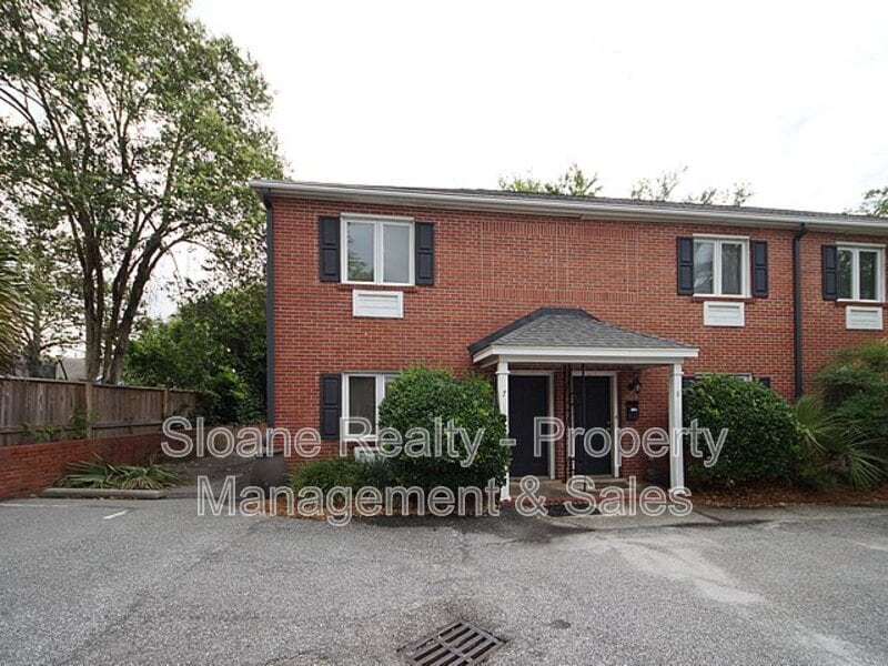 21 Hester St in Charleston, SC - Building Photo