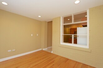 2433 N Kedzie Blvd-Unit -2R in Chicago, IL - Building Photo - Building Photo
