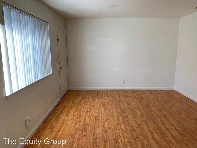 824 W Murray Ave-Unit -A-H in Visalia, CA - Foto de edificio - Building Photo