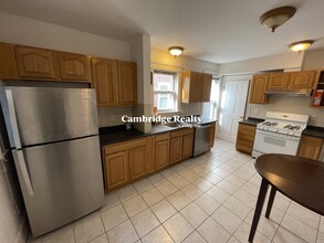 26 Washburn Ave, Unit 1A in Cambridge, MA - Building Photo - Building Photo