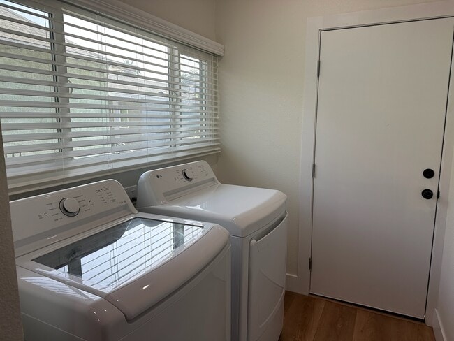 1402 E 48th Pl in Los Angeles, CA - Building Photo - Building Photo