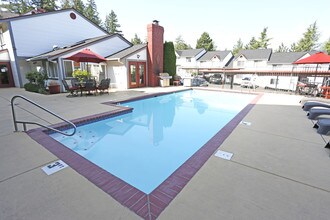 Erlands Point Apartments in Bremerton, WA - Foto de edificio - Building Photo