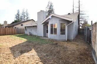 8023 Pinot Noir Way in Sacramento, CA - Building Photo - Building Photo