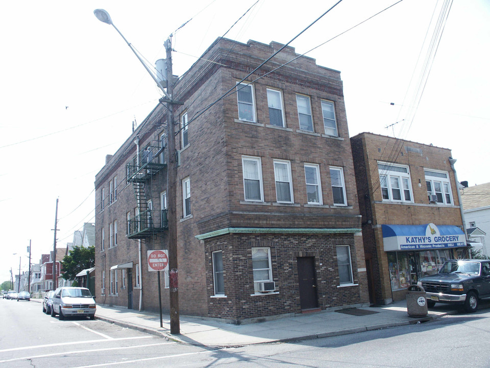 193 Ackerman Ave in Clifton, NJ - Building Photo