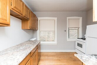 4029 W Melrose St, Unit 25-2E in Chicago, IL - Foto de edificio - Building Photo