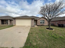 2153 Benning Way in Fort Worth, TX - Building Photo