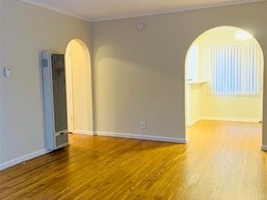 128 N Maple Street in Burbank, CA - Building Photo - Interior Photo