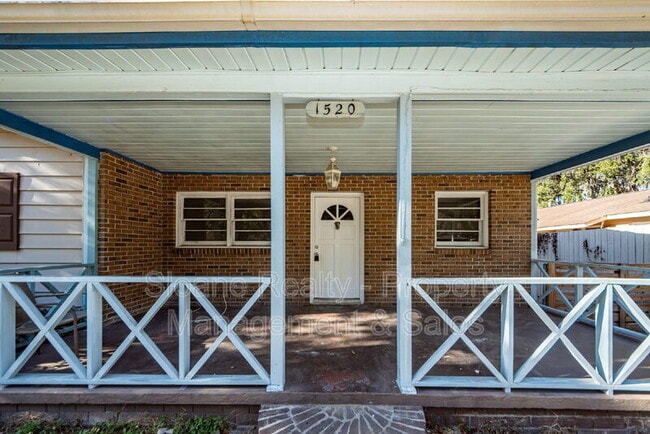 1520 N Avalon Cir in Charleston, SC - Building Photo - Building Photo