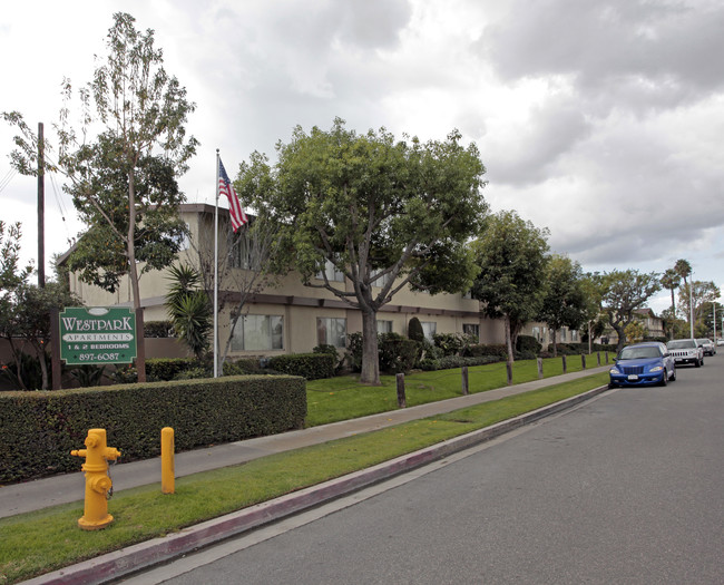 Westpark Apartments in Westminster, CA - Foto de edificio - Building Photo