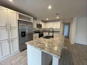 4 Harbor Cove Ct in Daytona Beach, FL - Building Photo - Building Photo