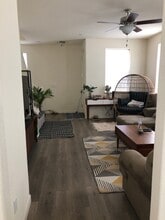 4443 Silver Cedar Ln in Sacramento, CA - Foto de edificio - Building Photo