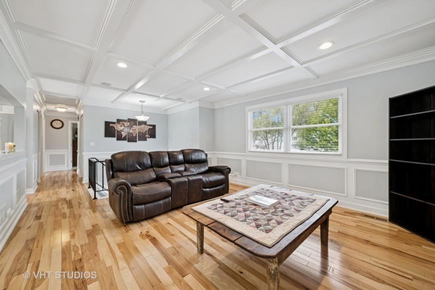 30W145 Country in Naperville, IL - Building Photo