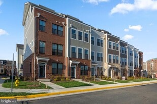 602 Watermans Dr in Woodbridge, VA - Building Photo