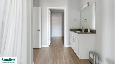 5040 Linbar Dr, Unit 341 in Nashville, TN - Building Photo - Building Photo