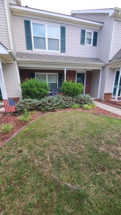 704 Brisa Ct in Chesapeake, VA - Building Photo