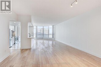 5 Rowntree Rd in Toronto, ON - Building Photo - Building Photo