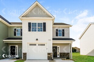 3708 Oak Leaf Wy in Greenville, NC - Building Photo