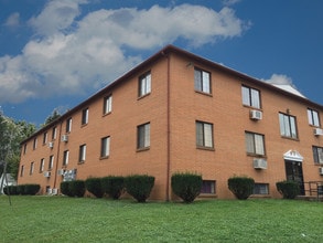 Columbia Park Apartments in Newark, OH - Building Photo - Building Photo