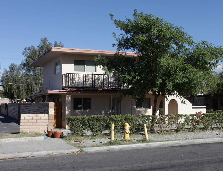 82040 Valencia Ave in Indio, CA - Foto de edificio