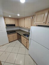 905 Brickell Bay Dr in Miami, FL - Building Photo - Building Photo