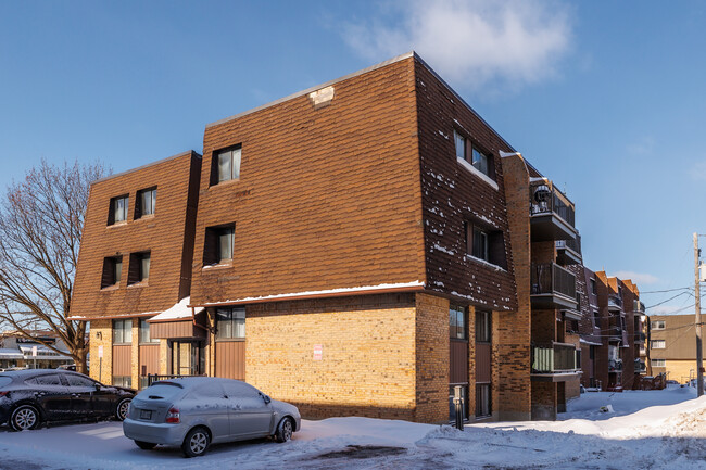 1925 Le Corbusier Boul in Laval, QC - Building Photo - Building Photo