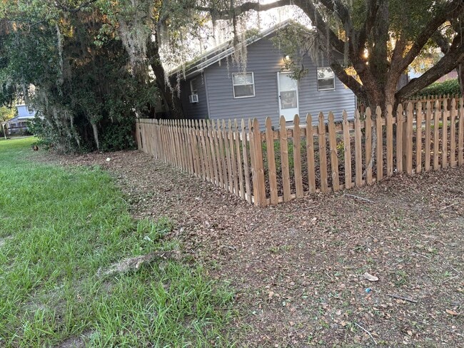 5247 9th St in Zephyrhills, FL - Building Photo - Building Photo