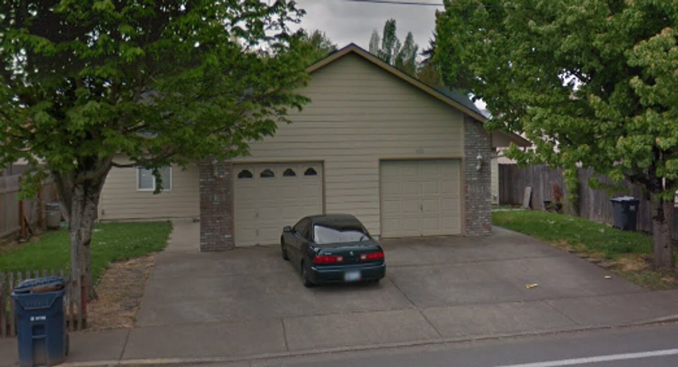 1630-1632 N 21st St in Springfield, OR - Building Photo