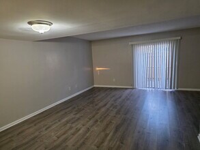 2031 Pine Chace Ct in Tampa, FL - Foto de edificio - Building Photo