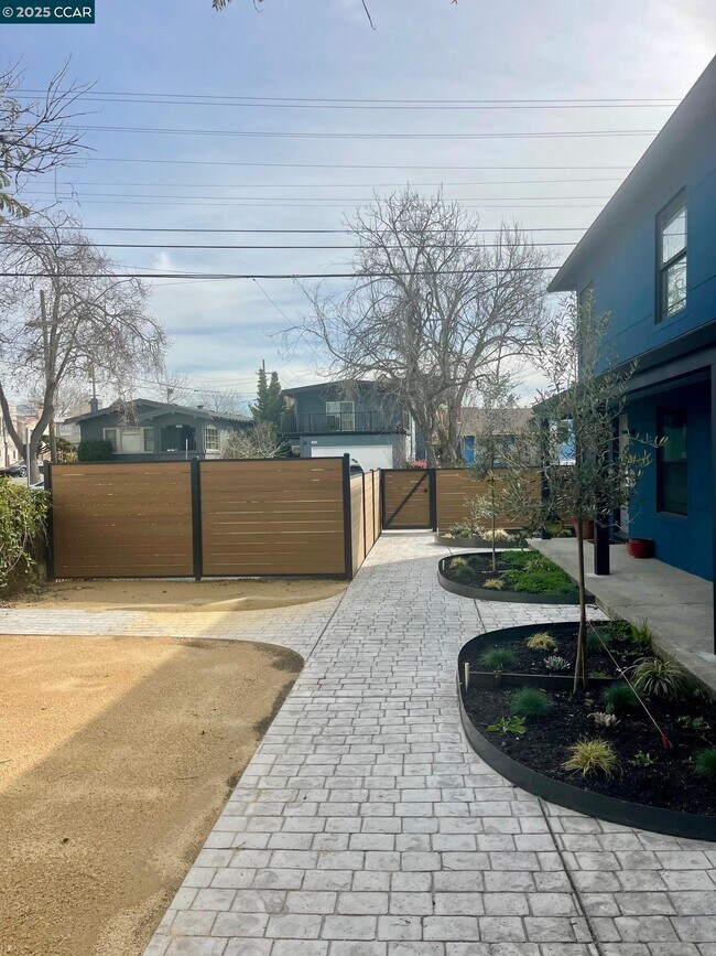 1325 Hopkins St in Berkeley, CA - Building Photo - Building Photo