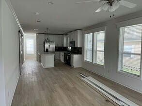 112 Tahitian Dr in Ellenton, FL - Building Photo - Building Photo