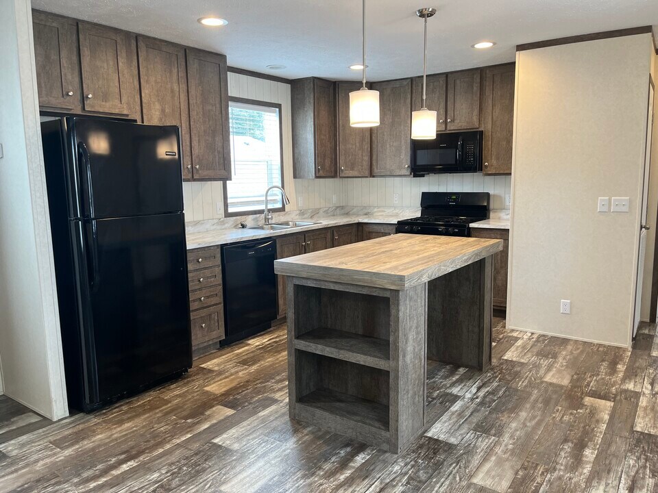 46 Sparrow Hill Dr in Orion Township, MI - Building Photo