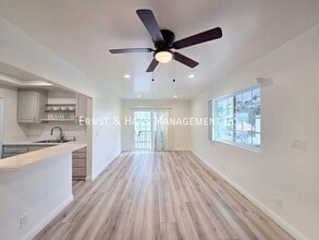 1084 Walnut Ave in Long Beach, CA - Building Photo - Building Photo