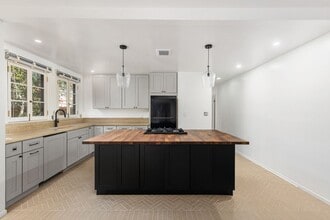 720 N Harper Ave in Los Angeles, CA - Building Photo - Building Photo