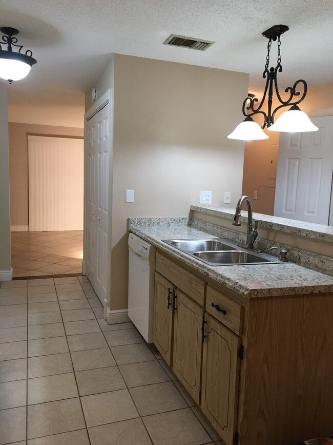 294 W Towne Pl in Titusville, FL - Building Photo - Building Photo