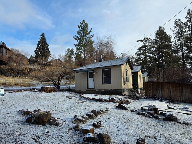 1618 NW 8th St in Bend, OR - Building Photo - Building Photo