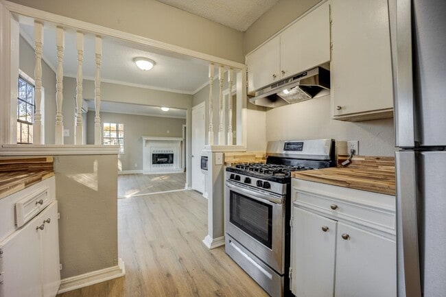 property at 1420 Dallas St