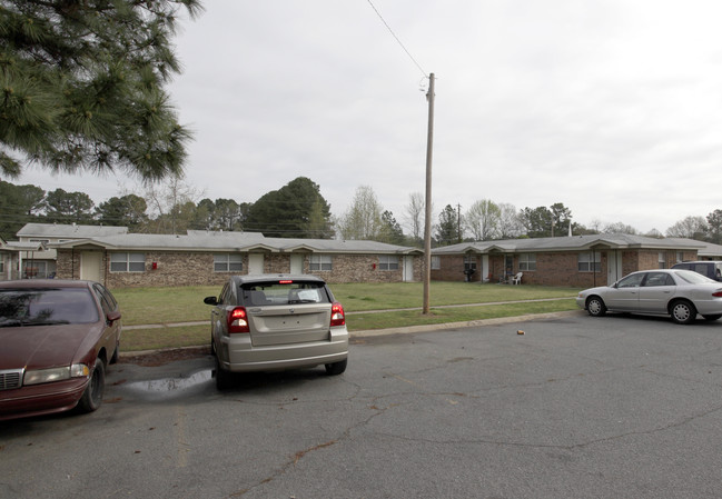 1320 Plummer Dr in Jacksonville, AR - Foto de edificio - Building Photo