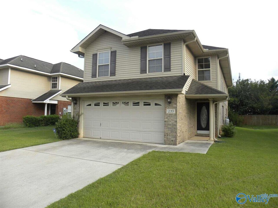 239 Shadow Ct SW in Huntsville, AL - Building Photo