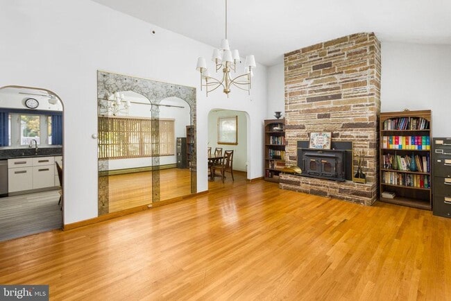 816 East Dr in fieldsboro, NJ - Building Photo - Building Photo