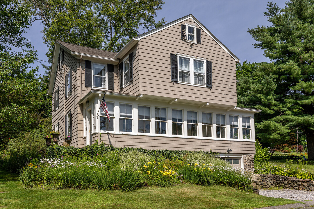 21 Karl St in Litchfield, CT - Building Photo